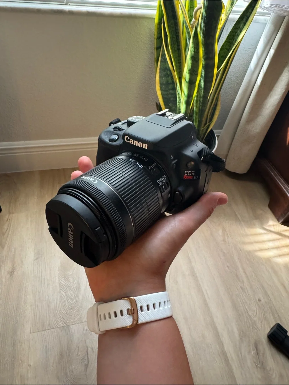 Canon DSLR Camera in Black with Black Zoom Lens